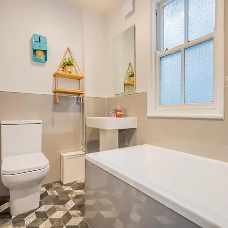 3 Bed In Thornthwaite Sz575 *