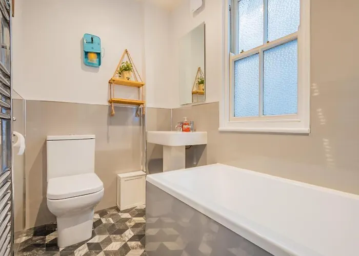 3 Bed In Thornthwaite Sz575 *